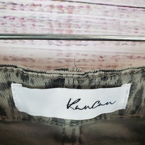 Kancan High Rise Crop Skinny Jeans Leopard Army Green Fringe Hem Size 27 NWT - Picture 10 of 15